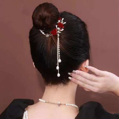 کلیپس گوجه ای مو گل قرمز آویز دار روی مو